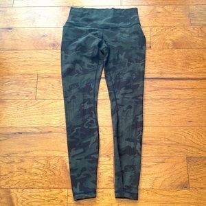 Lulu Camo 28 Wunder Under